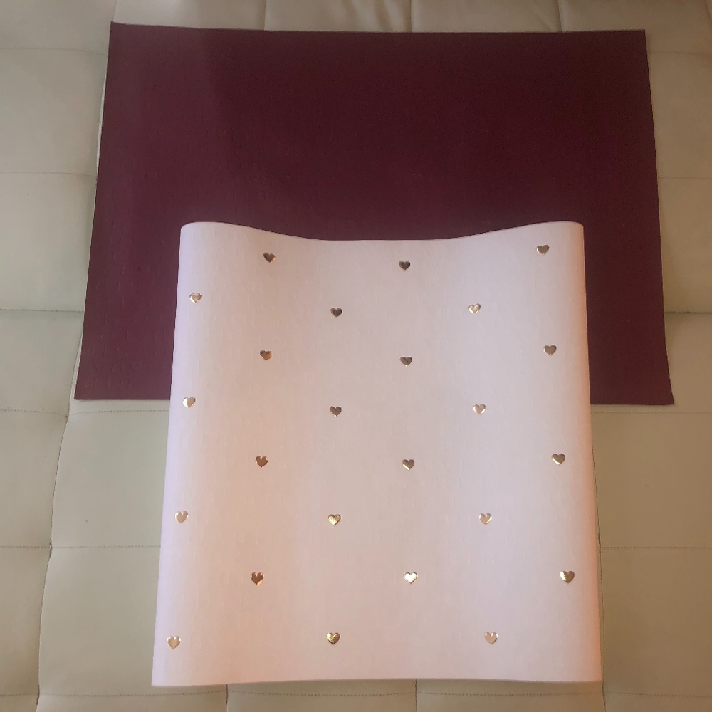 ❤️ BVLGARI Special Edition Spell Out & Gold Heart Gift Wrapping Paper❤️
